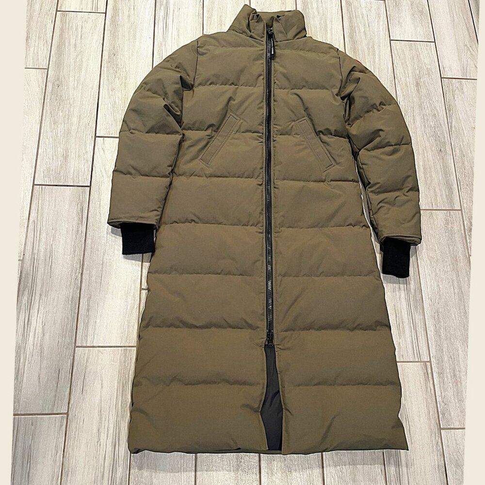 Canada Goose Mystique Parka with Fur Trim Hood in Military Green – Like New - Picture 13 of 16
